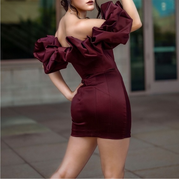 HOUSE OF CB 'Selena' Raisin Satin Ruffle Strapless Dress NWOT - Picture 5 of 15